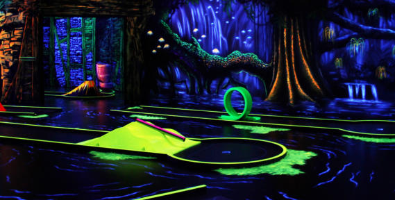 Schwarzlicht Minigolf ist im kommen